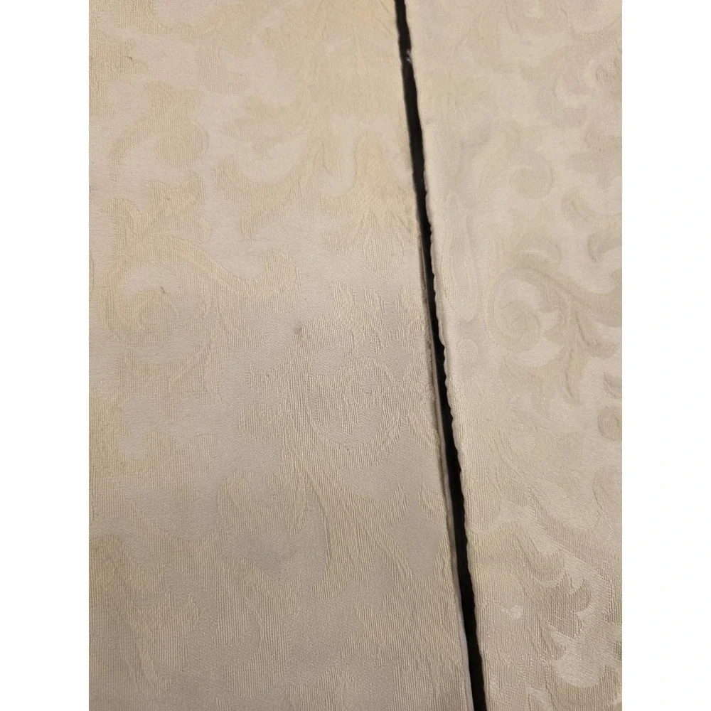 🔥2005 Avon ⭐️Table Runner⚜️ Damask 🎄Gold Tassel⚜️Beige Ivory 🎁 Light Stains 3